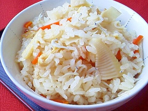 春の薫 筍 しらすの炊き込みご飯 レシピ 作り方 By Mama Papa 楽天レシピ 春の薫 筍 しらすの炊き込みご飯 レシピ 作り方 By Mama Papa 楽天レシピ